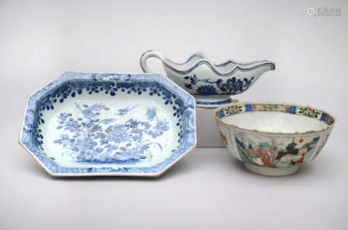 Lot: sauce bowl, plate and famille verte bowl in Chinese porcelain