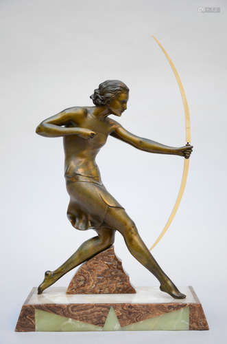 Uriano: art deco bronze 'woman with a bow'