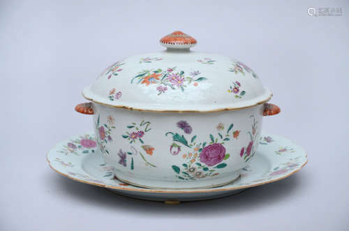 A famille rose tureen with plate