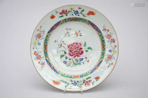 Dish in Chinese famille rose porcelain 'flowers