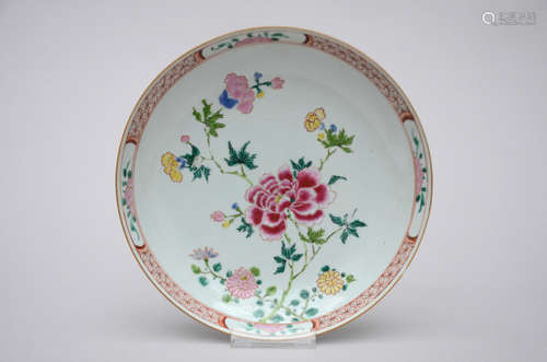 Salad dish in Chinese famille rose porcelain 'flowers'