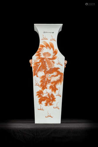 Rectangular vase in Chinese porcelain 'foo lions'
