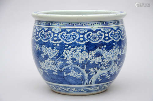 A jardiniËre in Chinese blue and white porcelain 'crackled ice'