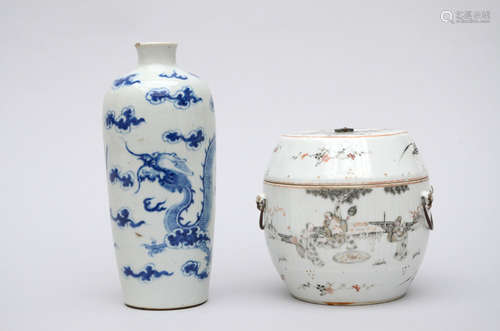 Lot: Chinese covered jar and vase in Chinese blue and white porcelain 'dragon'