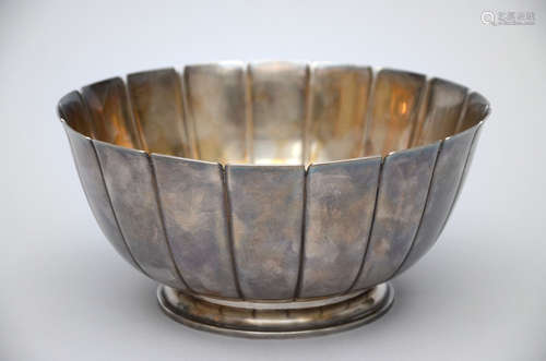 A large lobed bowl in silver, Great Britain