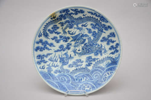 Dish in Chinese porcelain 'dragons'