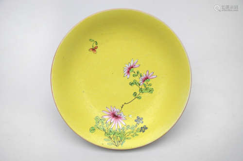 Chinese plate with graviatta decoration