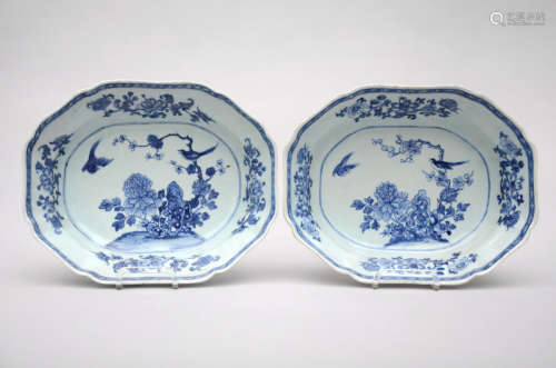 A pair of hexagonal dishes in Chinese blue and white porcelain