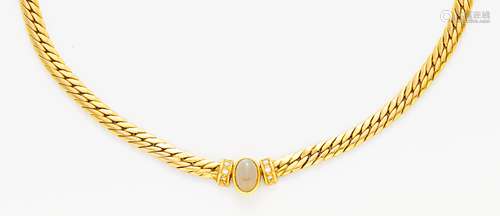 MONDSTEIN-DIAMANT-COLLIER. Italien, um 1980. 585/- Gelbgold, gest., Gesamtgewicht: 17,0g. L.ca. 42,