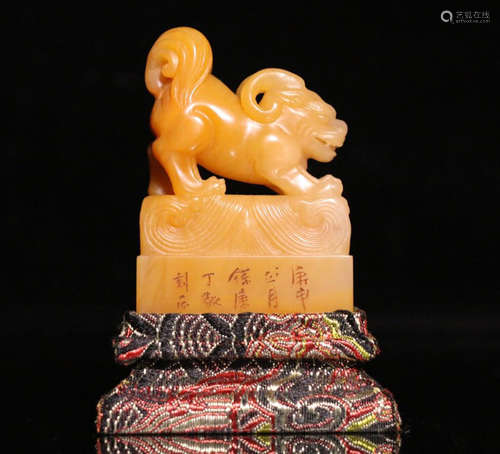 A TIANHUANG STONE CARVED BEAST SHAPED SEAL