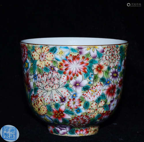 A FAMILLE ROSE FLORAL PATTERN CUP