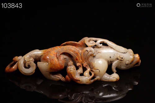 A HETIAN JADE CARVED BEAST SHAPED PENDANT