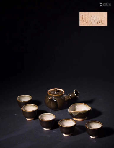 SET BROWN GLAZE CUPS AND POT