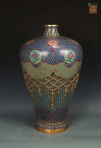 A BRONZE CLOISONNE WREATHS PATTERN VASE