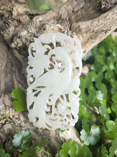 A HETIAN JADE HOLLOW CARVED PHOENIX PATTERN PENDANT