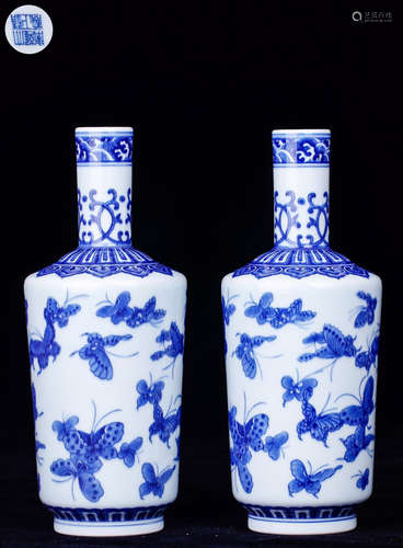 PAIR BLUE AND WHITE GLAZE BUTTERFLY PATTERN VASE