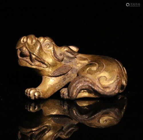 A GILT BRONZE CASTED BEAST SHAPED PENDANT