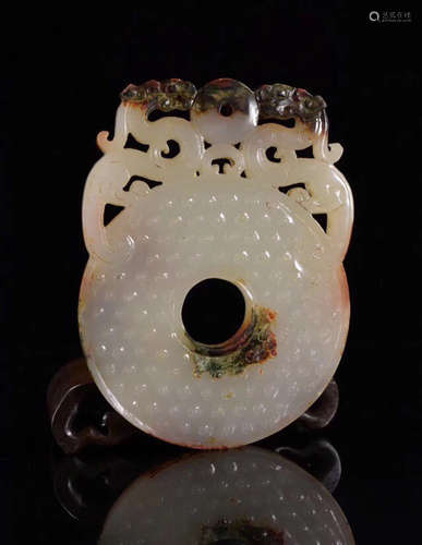 A HETIAN JADE CARVED DRAGON PATTERN PENDANT