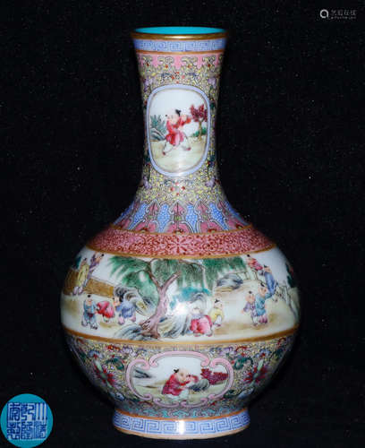 A FAMILLE ROSE WRAPPED FIGURE PATTERN VASE