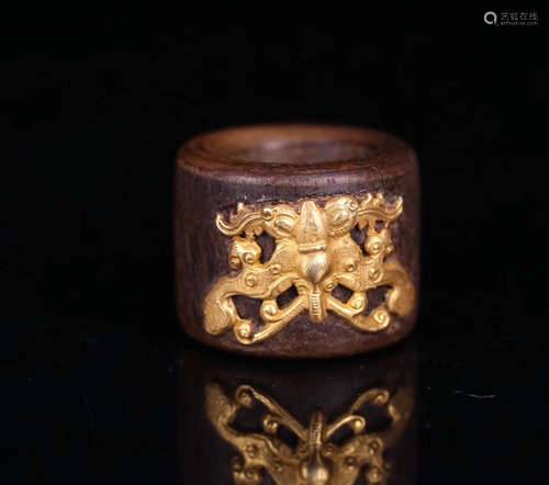 A OLD CHENXIANG WOOD CARVED THUMB RING