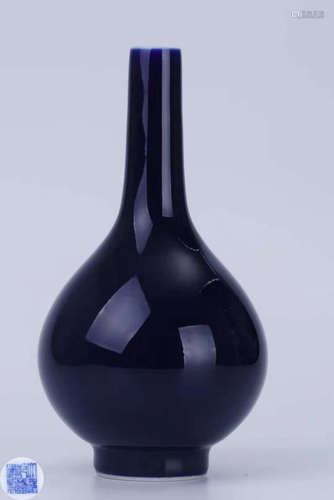 AN INDIGO GLAZE VASE