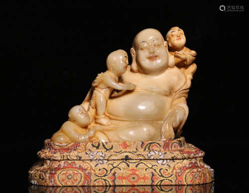 A SOAPSTONE CARVED BUDDHA ORNAMENT