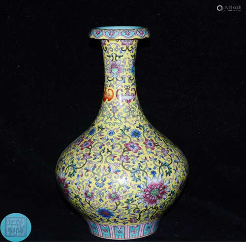 A FAMILLE ROSE WRAPPED LOTUS PATTERN VASE