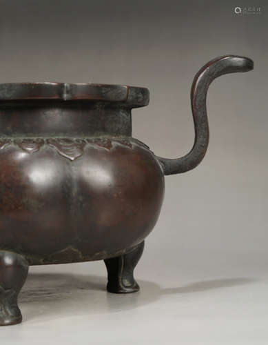 A BRONZE CASTED FLORAL SHAPED TRIPOD CENSER