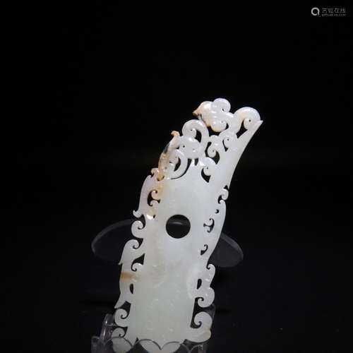 A HETIAN JADE CARVED HOLLOW SHAPED PENDANT