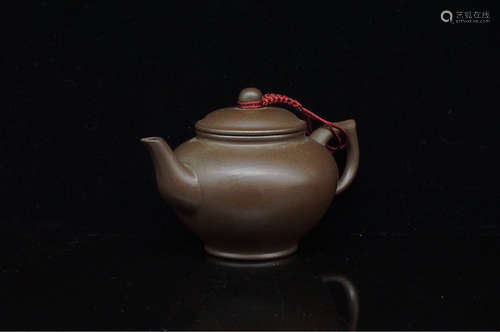 AN OLD TIBETAN PURPLE CLAY TEAPOT