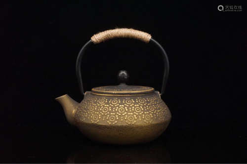 A FLORAL PATTERN IRON TEAPOT