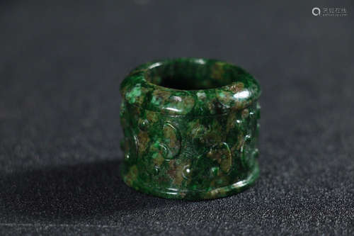 AN OLD TIBETAN JADEITE RING