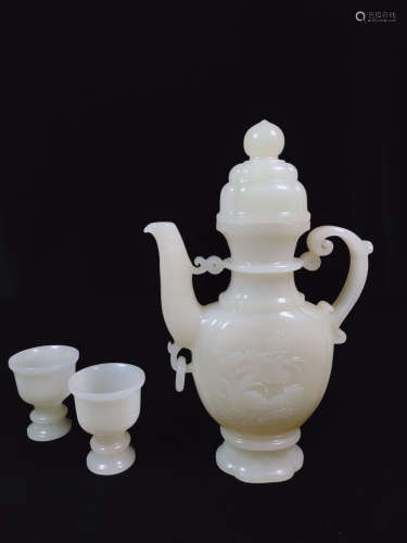 17-19TH CENTURY, A SET OF HETIAN JADE FLAGON, QING DYNASTY