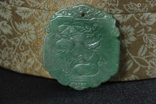 17-19TH CENTURY, AN OLD JADEITE PENDANT, QING DYNASTY