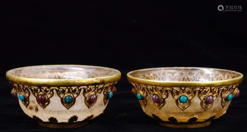 17-19TH CENTURY, A PAIR OF GILT COLOURED GLASS BOWLS, QING DYNASTY