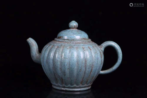 17-19TH CENTURY, AN OLD MELON DESIGN PURPLE CLAY TEAPOT, QING DYNASTY