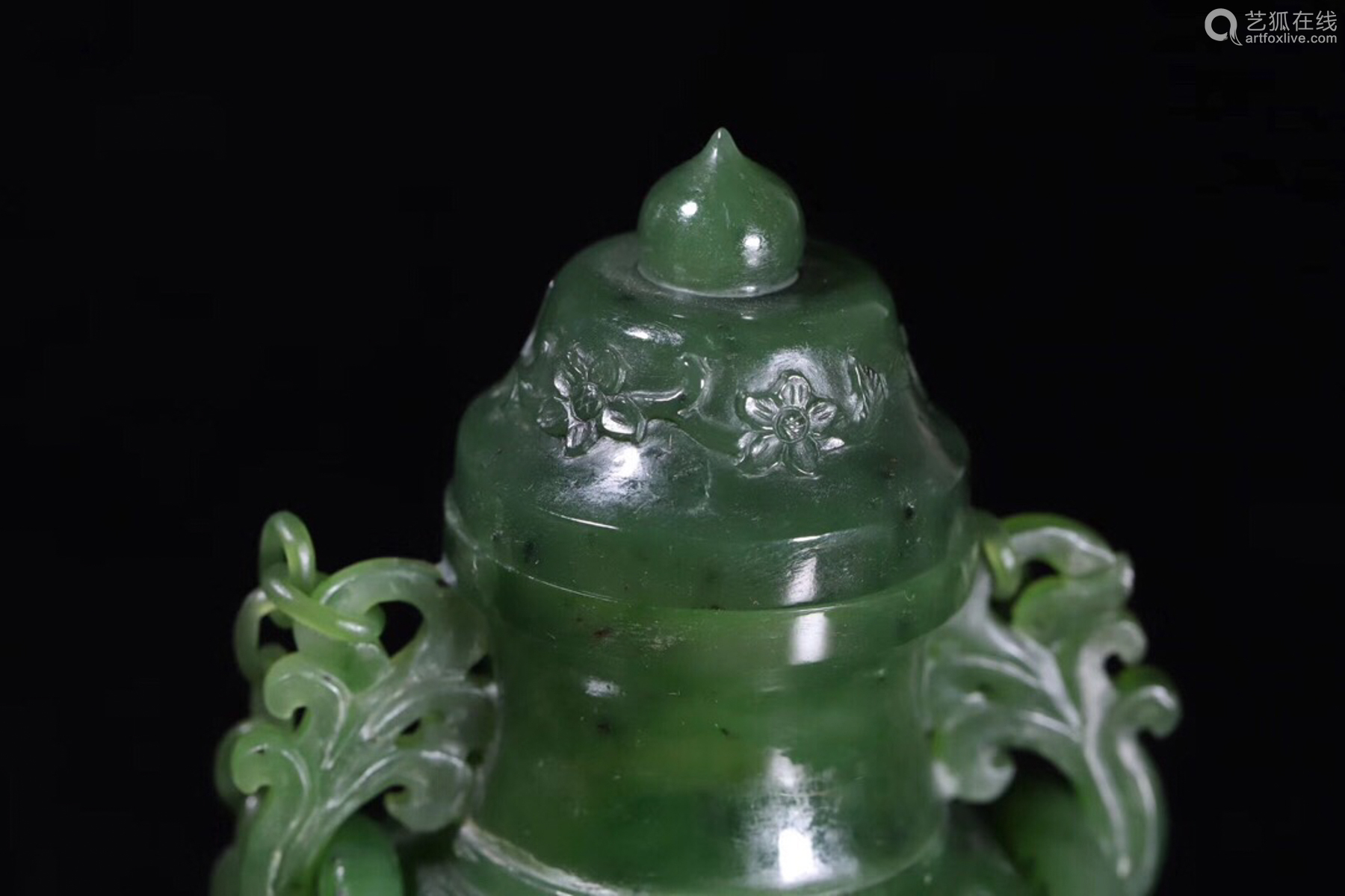 18-19TH CENTURY, A PAIR OF HETIAN GREEN JADE BOTTLE DESIGN ORNAMENTS