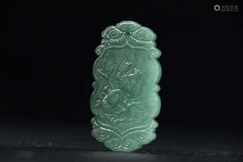 17-19TH CENTURY, A CHUANLIUBAIZI OLD JADEITE PANDENT, QING DYNASTY