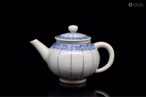 A BLUE&WHITE TEAPOT