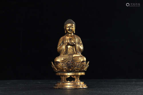 AN OLD TIBETAN GILT BRONZE BUDDHA DESIGN FIGURE