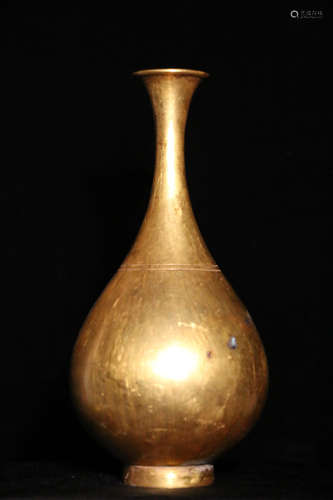 AN OLD TIBETAN GILT BRONZE OKHO SPRING BOTTLE