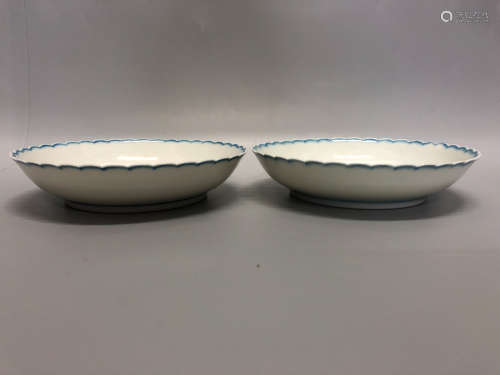 A PAIR OF DRAGON PATTERN PORCELAIN PLATE, QING DYNASTY