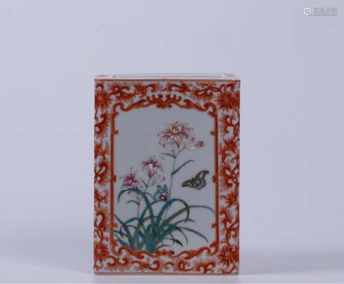 A FLORAL PATTERN FAMILLE ROSE SQUARE BRUSH HOLDER