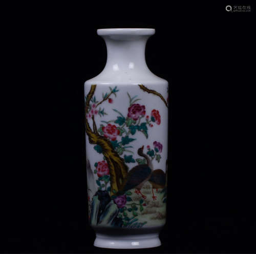 A BIRD&FLORAL PATTERN FAMILLE ROSE VASE