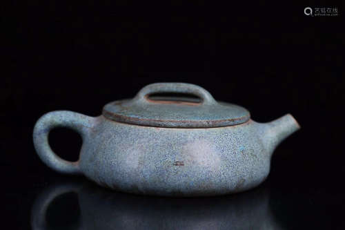 17-19TH CENTURY, A COLOURED PURPLE CLAY TEAPOT, QING DYNASTY