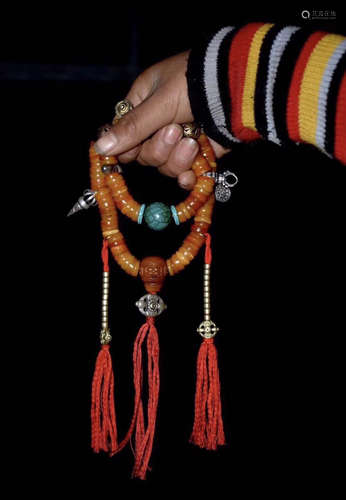 AN OLD TIBETAN LINGGU BEADS