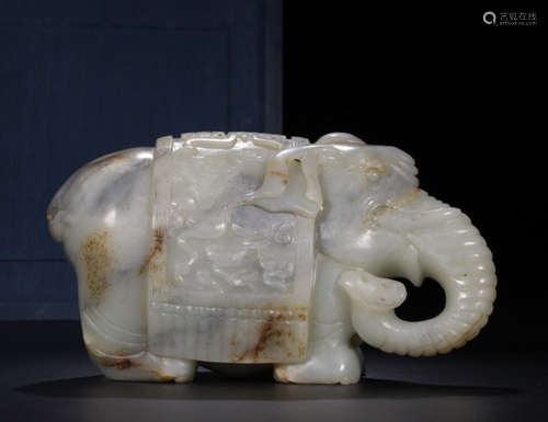 A HETIAN JADE CARVED ELEPHANT SHAPED PENDANT