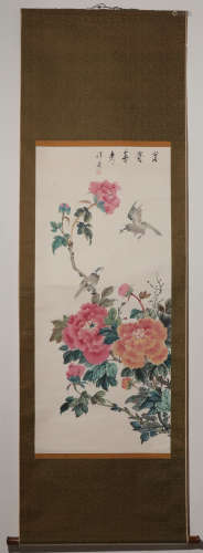 A COLOR INK PAPER FLORAL AND BIRD PAINTING SCROLL