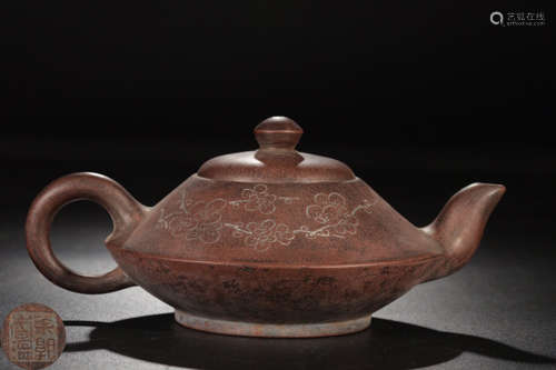 A PURPLE CLAY MOLDED INSCRIPTION TEAPOT