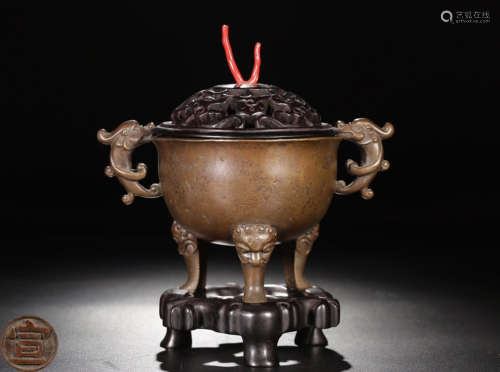 A CHI-DRAGON EARS COPPER TRIPOD CENSER